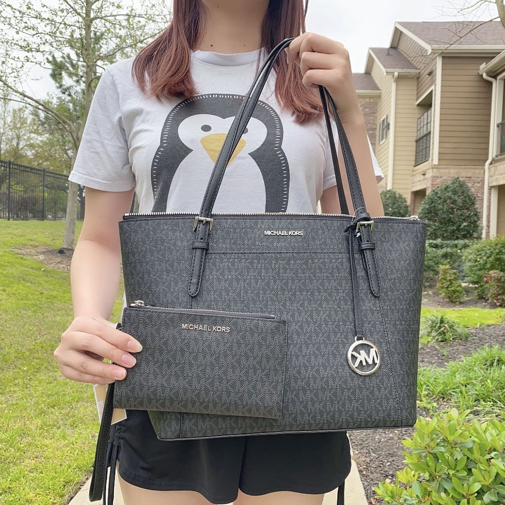 MK CIARA LG TOP ZIP TOTE + DOUBLE ZIP WRISTLET SET